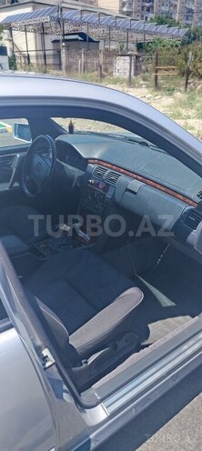 Mercedes E 240-12