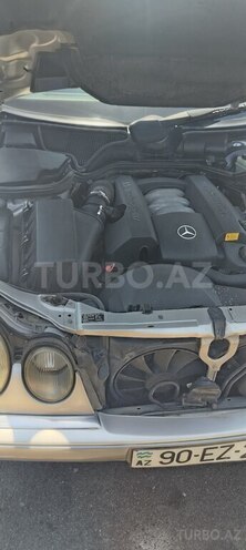 Mercedes E 240-17