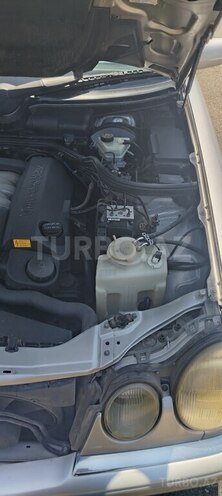 Mercedes E 240-16