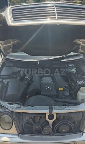 Mercedes E 240-18