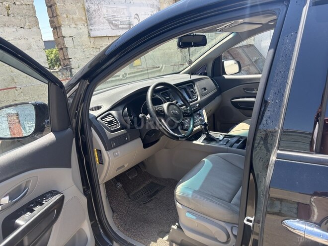 Kia Carnival-3