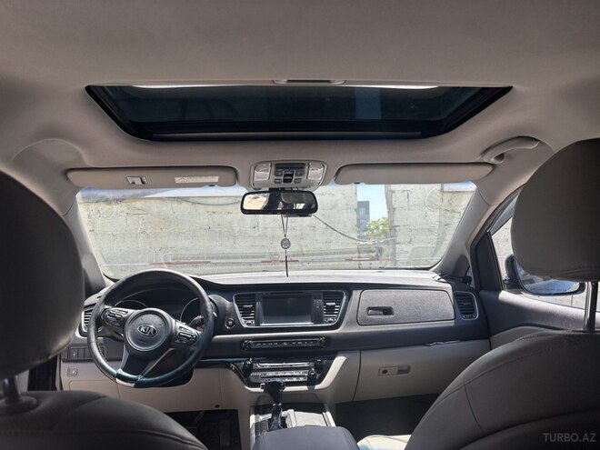 Kia Carnival-4