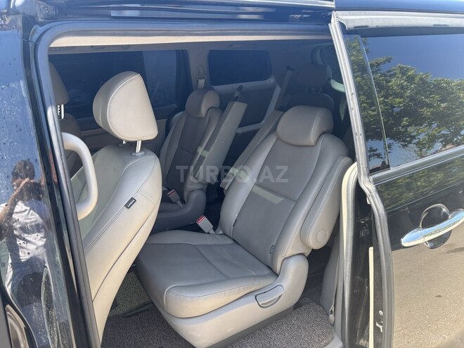 Kia Carnival-5