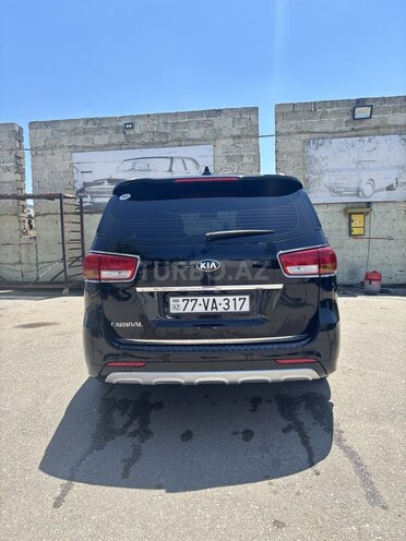 Kia Carnival-2