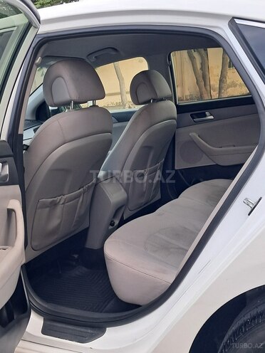 Hyundai Sonata-11