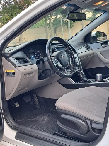 Hyundai Sonata-12