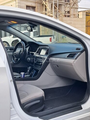 Hyundai Sonata-8