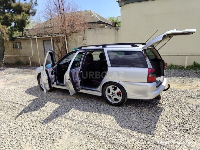Opel Vectra-4