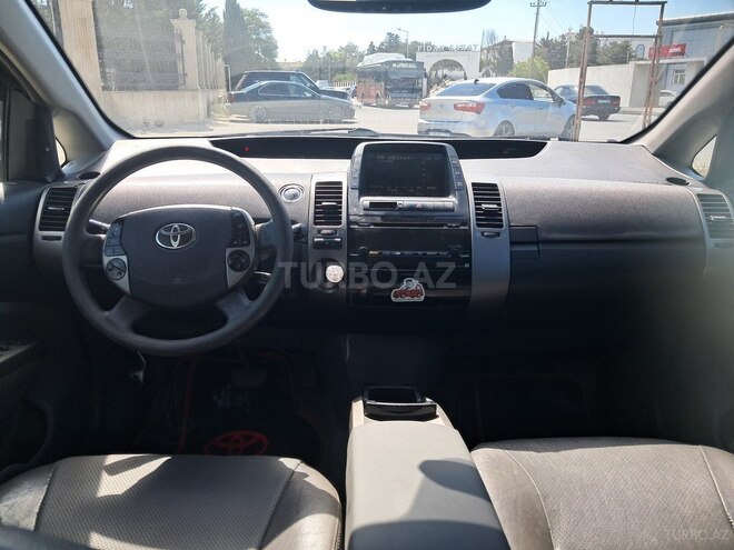 Toyota Prius-8