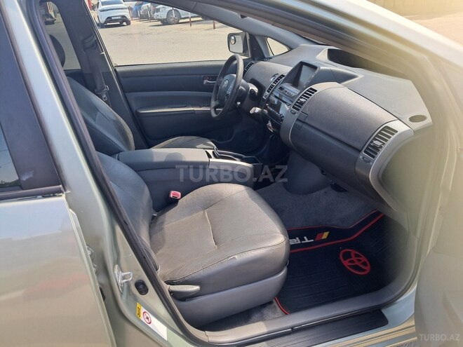 Toyota Prius-10