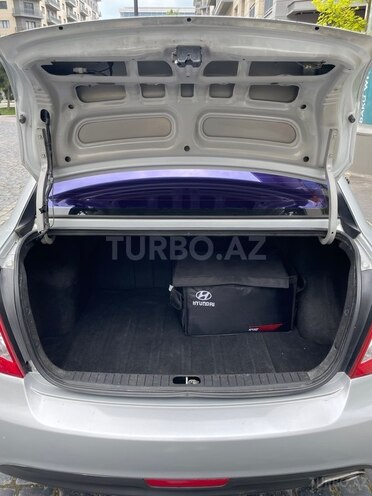 Hyundai Accent-6