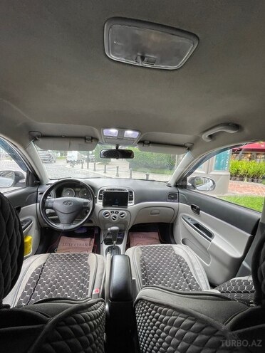 Hyundai Accent-11