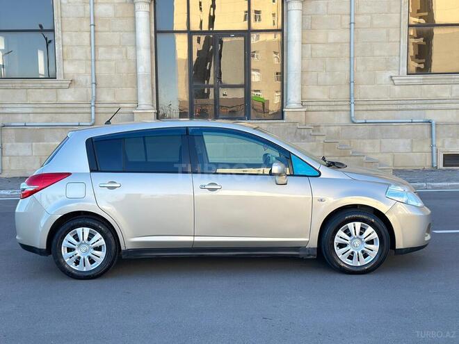 Nissan Tiida-5