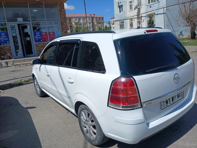 Opel Zafira-4