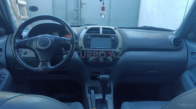 Toyota RAV4-12