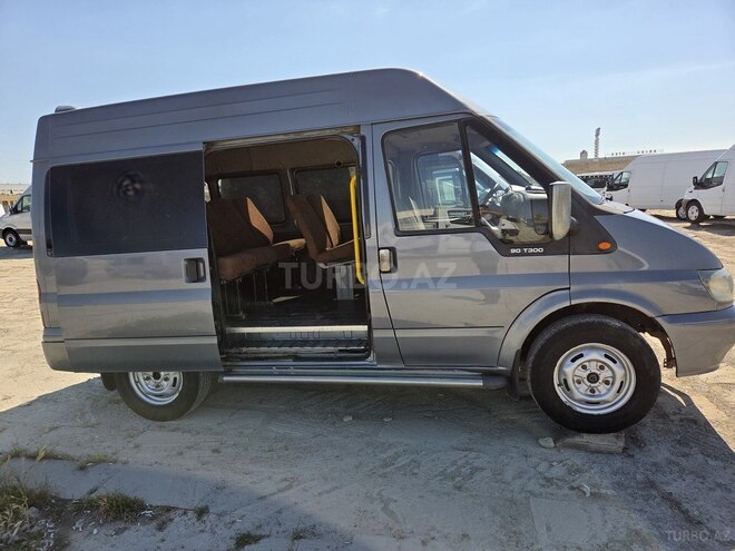 Ford Transit-19