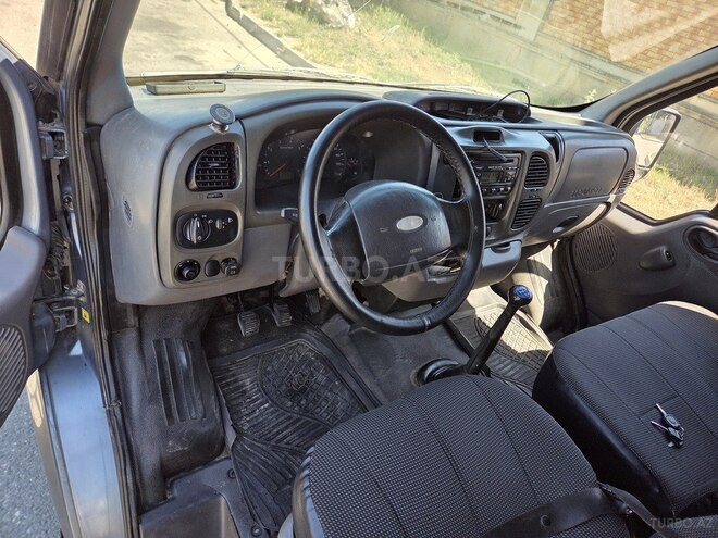 Ford Transit-8