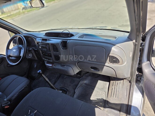 Ford Transit-12