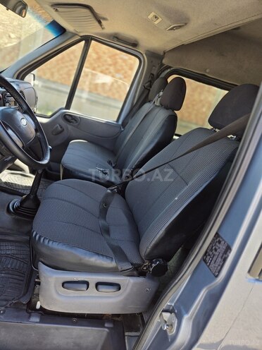 Ford Transit-11