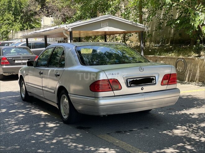 Mercedes E 240-5