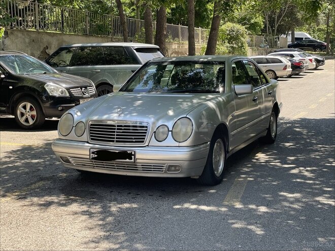 Mercedes E 240-2