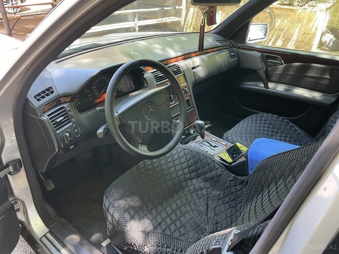 Mercedes E 240-6