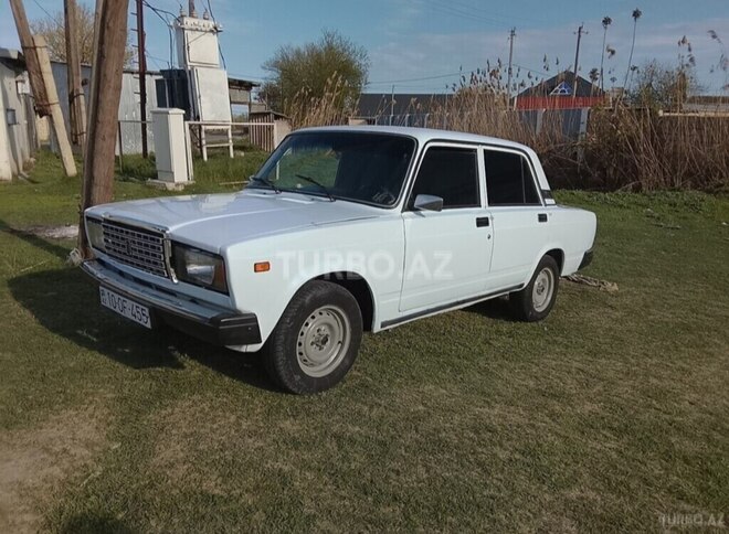 LADA (VAZ) 2107-2