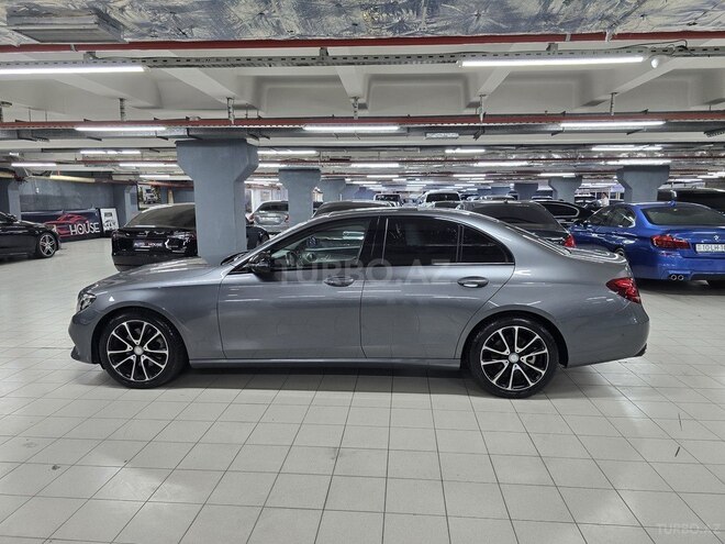 Mercedes E 220 d-3