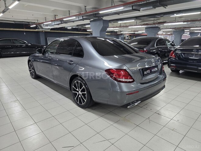 Mercedes E 220 d-4