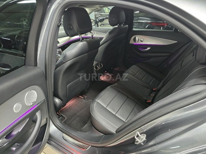 Mercedes E 220 d-12