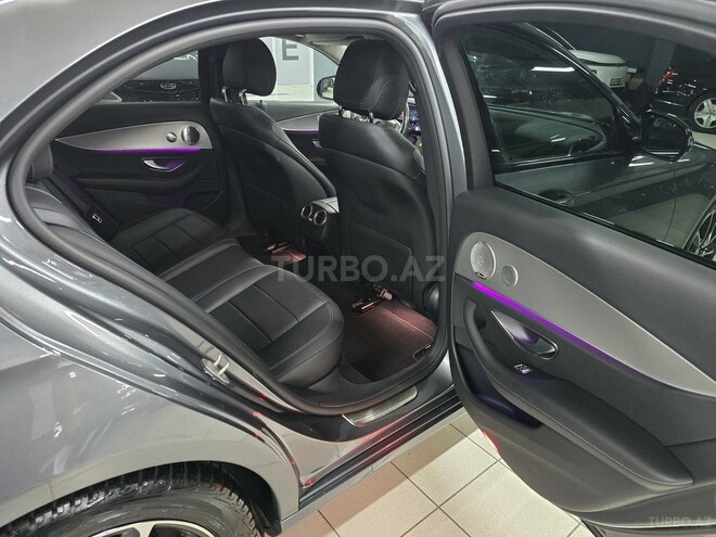 Mercedes E 220 d-11
