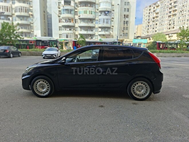 Hyundai Accent-5