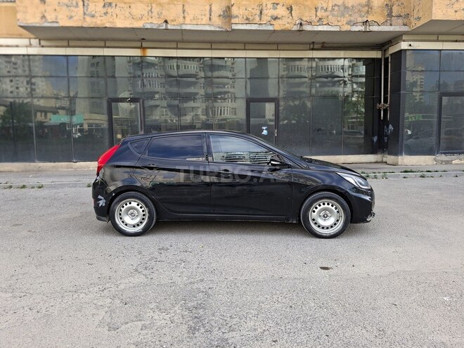 Hyundai Accent-7
