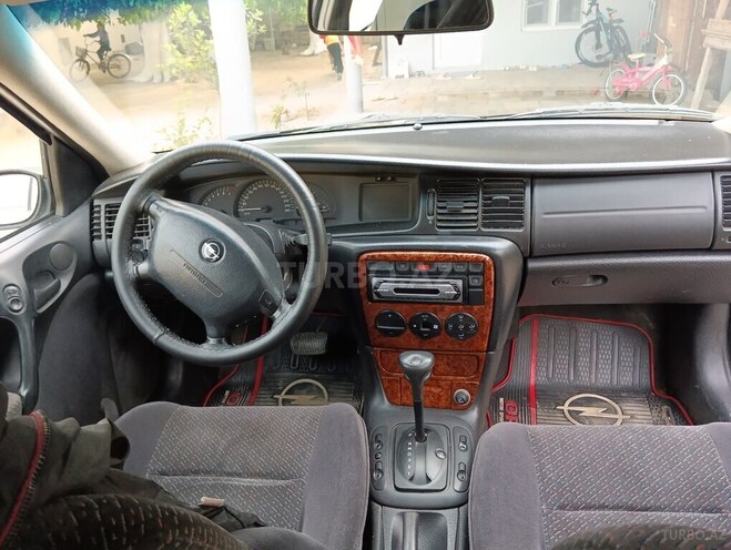 Opel Vectra-10