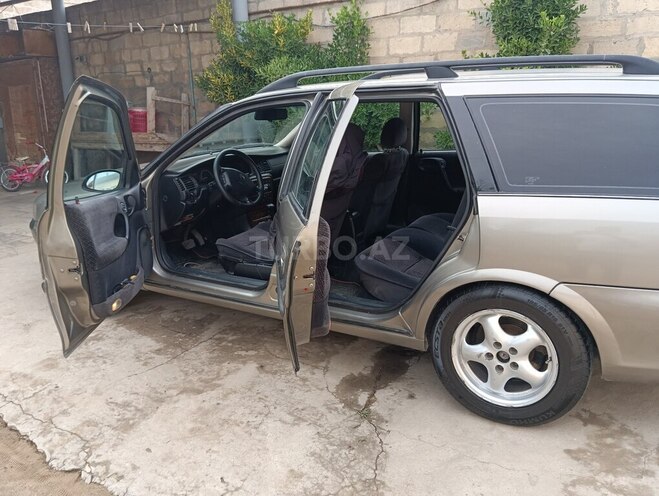 Opel Vectra-11