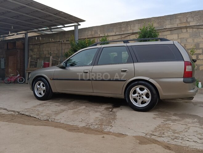 Opel Vectra-12