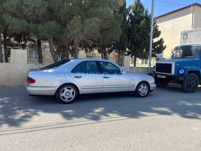 Mercedes E 300-2