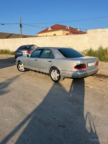 Mercedes E 300-6