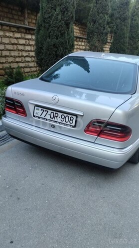Mercedes E 300-7