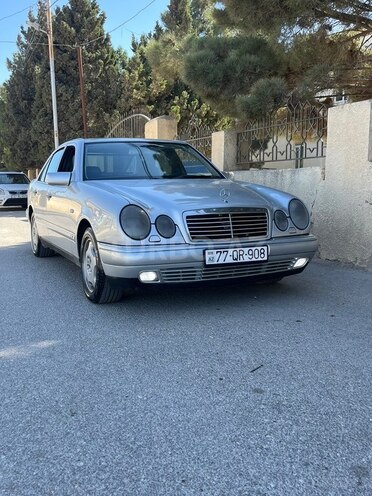 Mercedes E 300-1