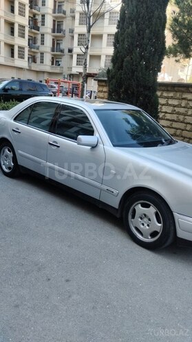 Mercedes E 300-8