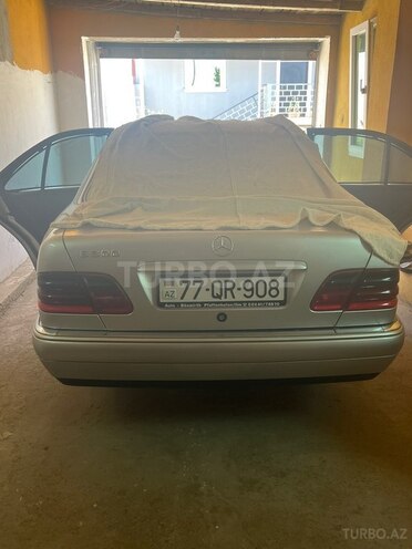 Mercedes E 300-5