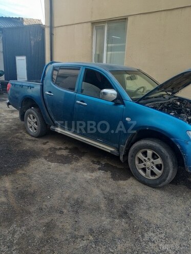 Mitsubishi L200-4