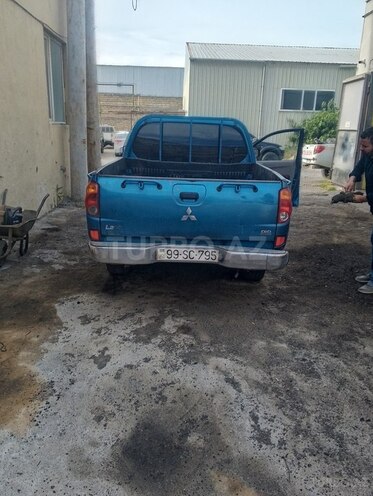 Mitsubishi L200-2