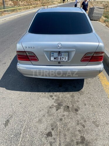 Mercedes E 320-2