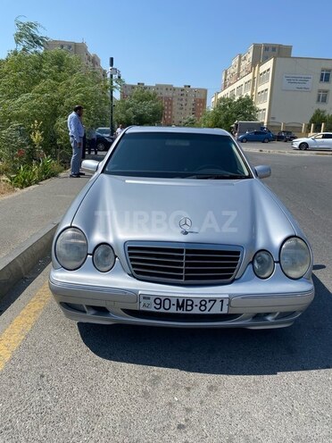 Mercedes E 320-1