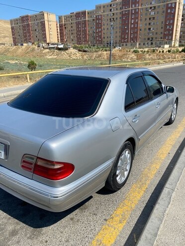 Mercedes E 320-4