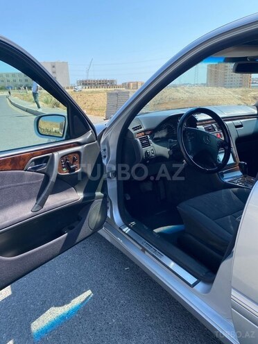 Mercedes E 320-7