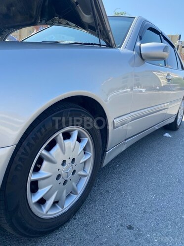 Mercedes E 320-5