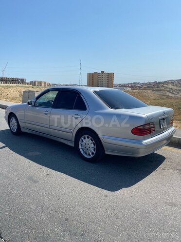 Mercedes E 320-3